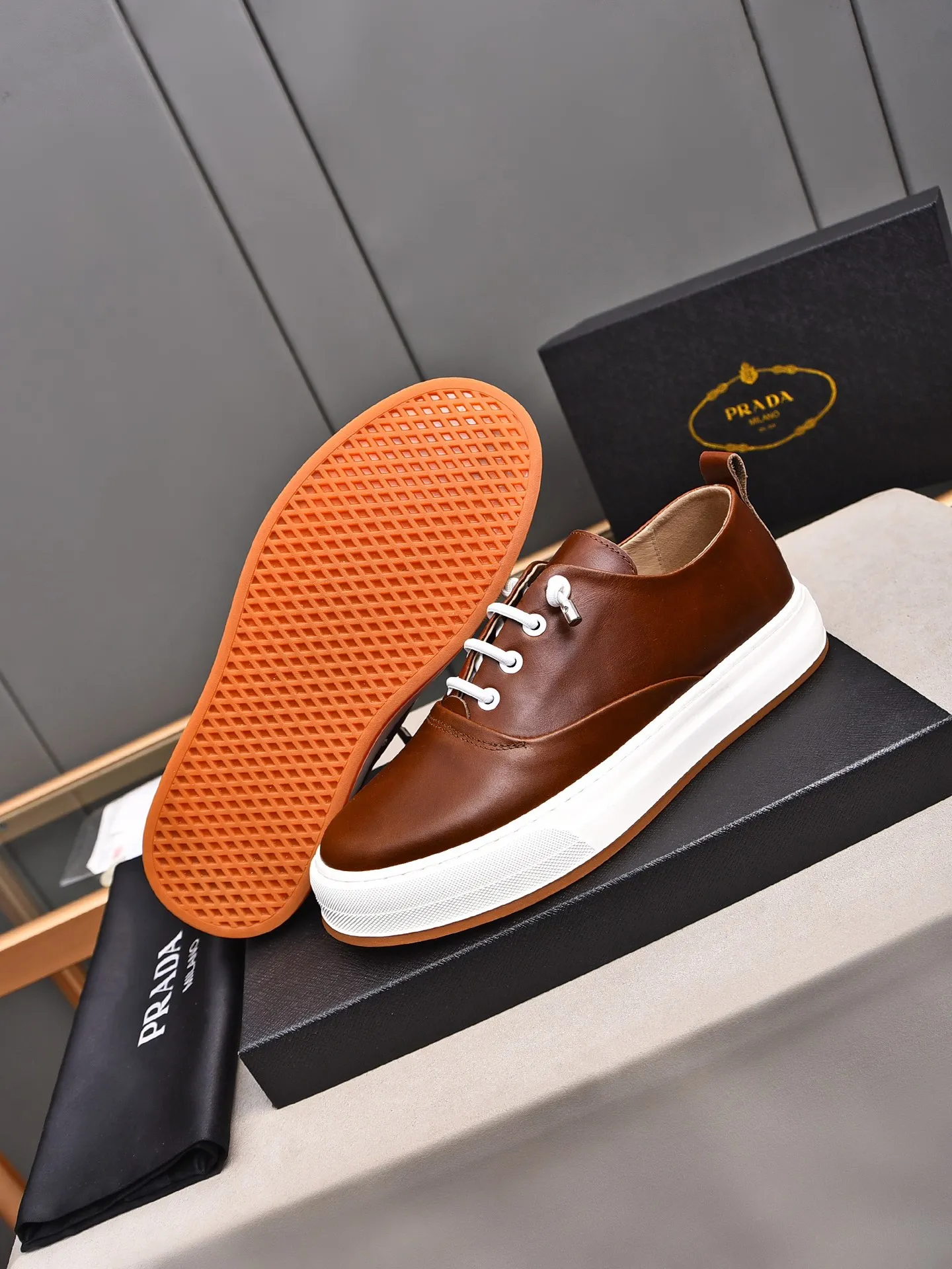 Men's Men's Shoes 💰440 [Top-grade butter leather] 🆕🔥New update🔥👟PRADA (Prada) new products are released, imported soft butter leather, fashionable to allow air to penetrate the entire shoe, Niu B's shoes [strong] bring an extremely comfortable and breathable feeling! Beautiful inside and out! Exquisite workmanship, 😌Code number: 38~44 (45 customized) Three colors to choose from.